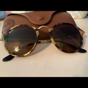 Raybans Round sunglasses